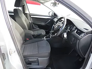 Used 2015 Skoda Octavia Se Silver - Interior and Exterior details 7
