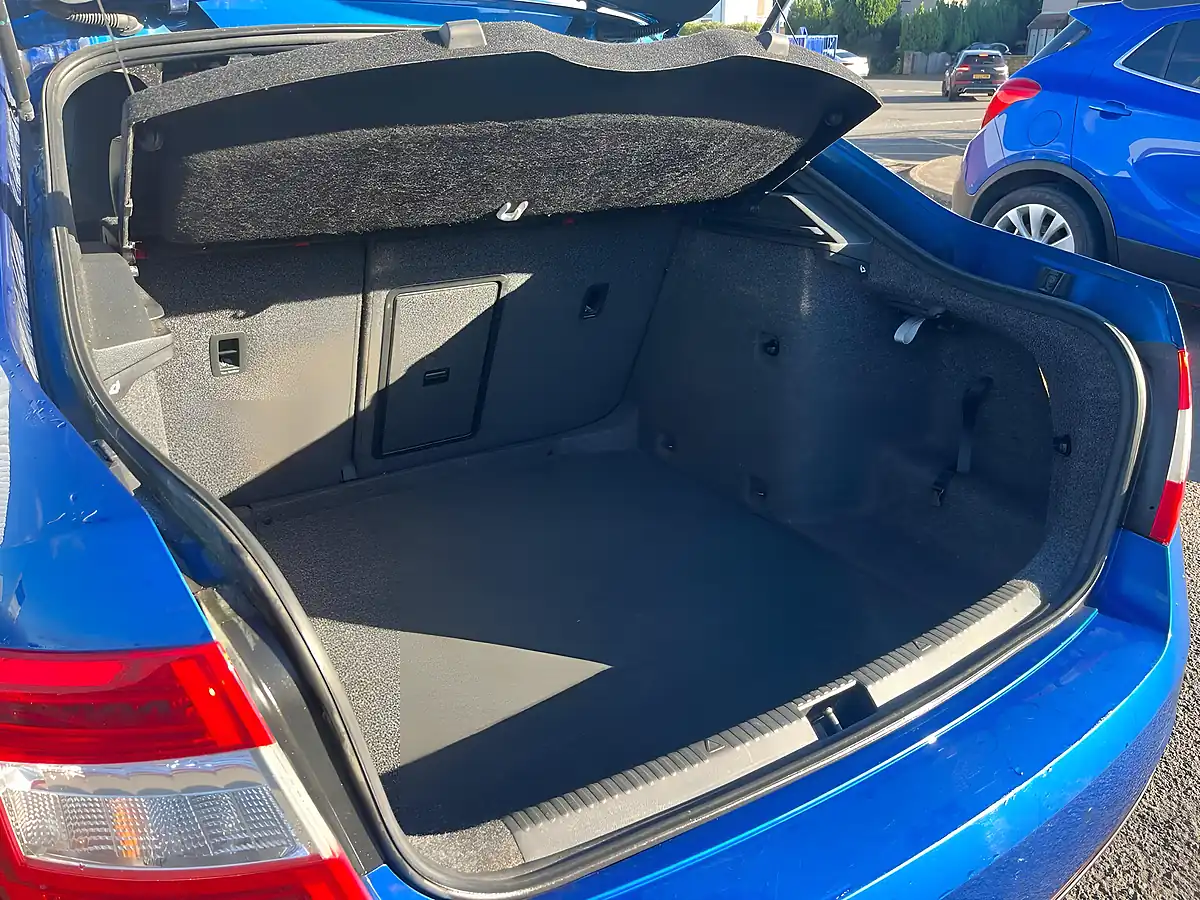Used 2015 Skoda Octavia VRS Blue - Interior and Exterior details 6
