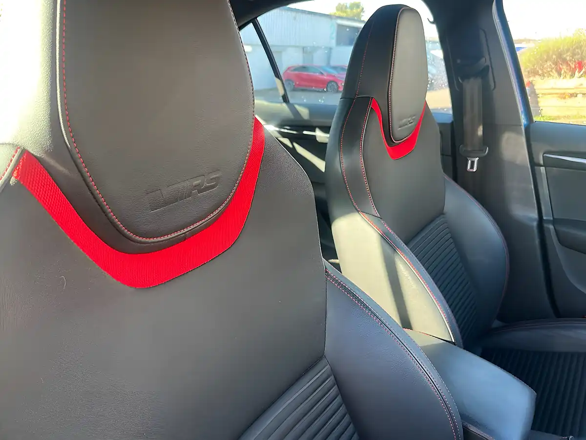 Used 2015 Skoda Octavia VRS Blue - Interior and Exterior details 9