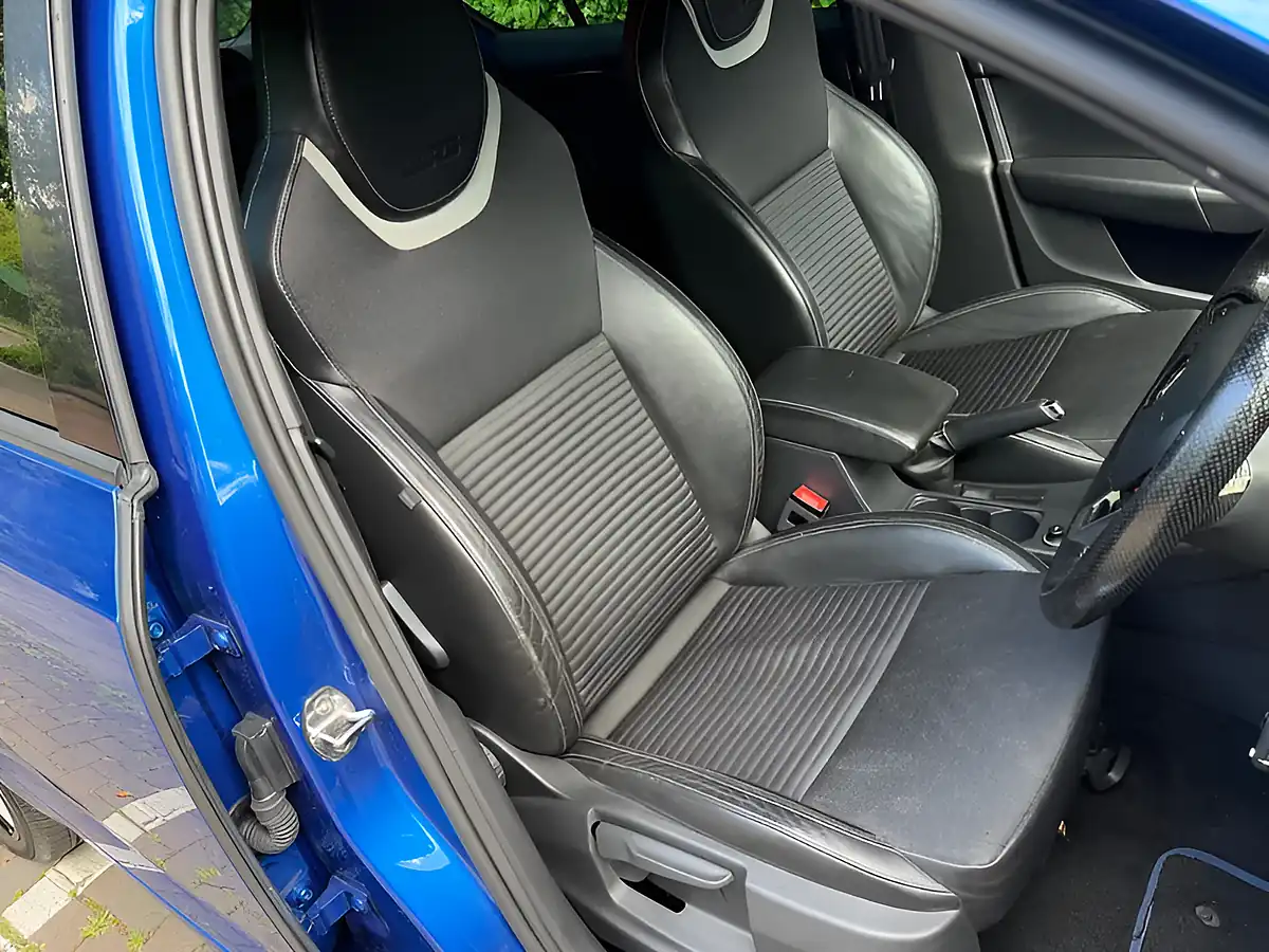 Used 2015 Skoda Octavia VRS Race Blue - Interior and Exterior details 13