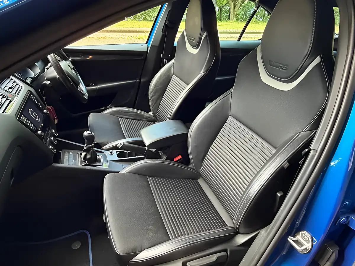 Used 2015 Skoda Octavia VRS Race Blue - Interior and Exterior details 14