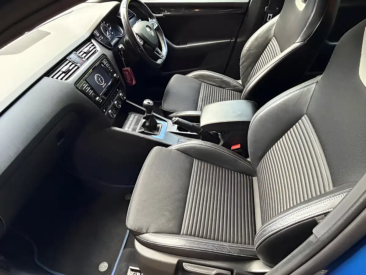 Used 2015 Skoda Octavia VRS Race Blue - Interior and Exterior details 15