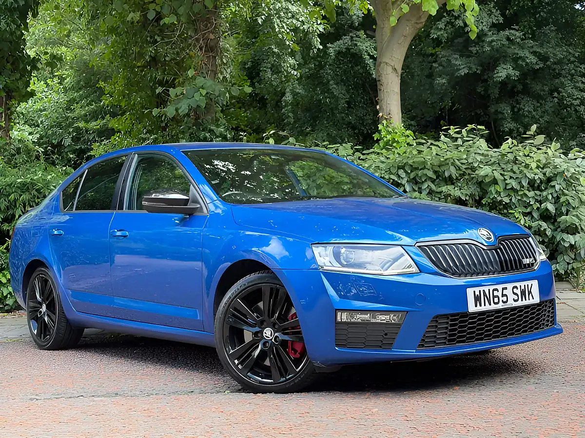 Used 2015 Skoda Octavia VRS Race Blue - Interior and Exterior details 3
