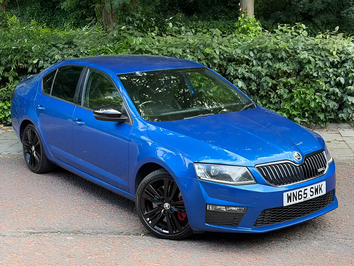 Used 2015 Skoda Octavia VRS Race Blue - Interior and Exterior details 4
