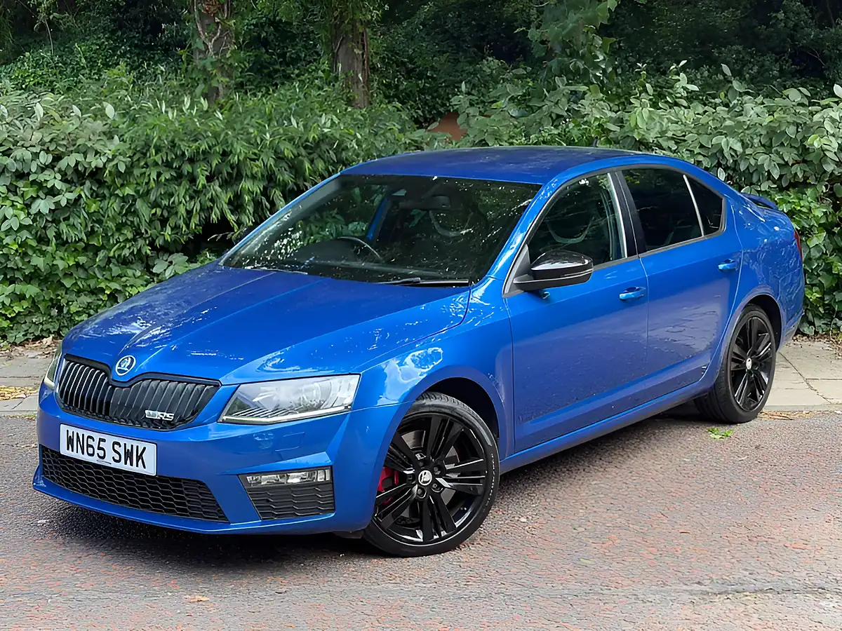 Used 2015 Skoda Octavia VRS Race Blue - Interior and Exterior details 8