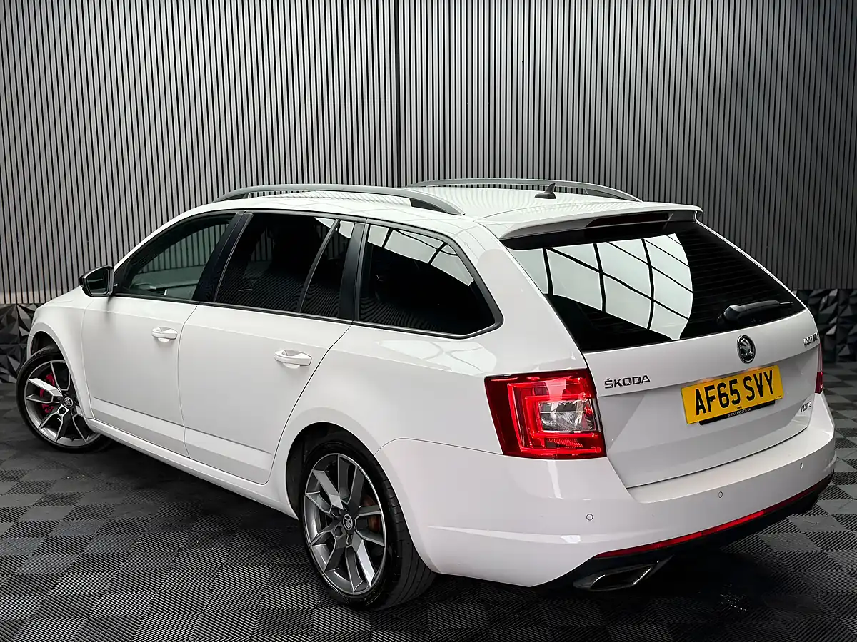 Used 2015 Skoda Octavia VRS White - Interior and Exterior details 10