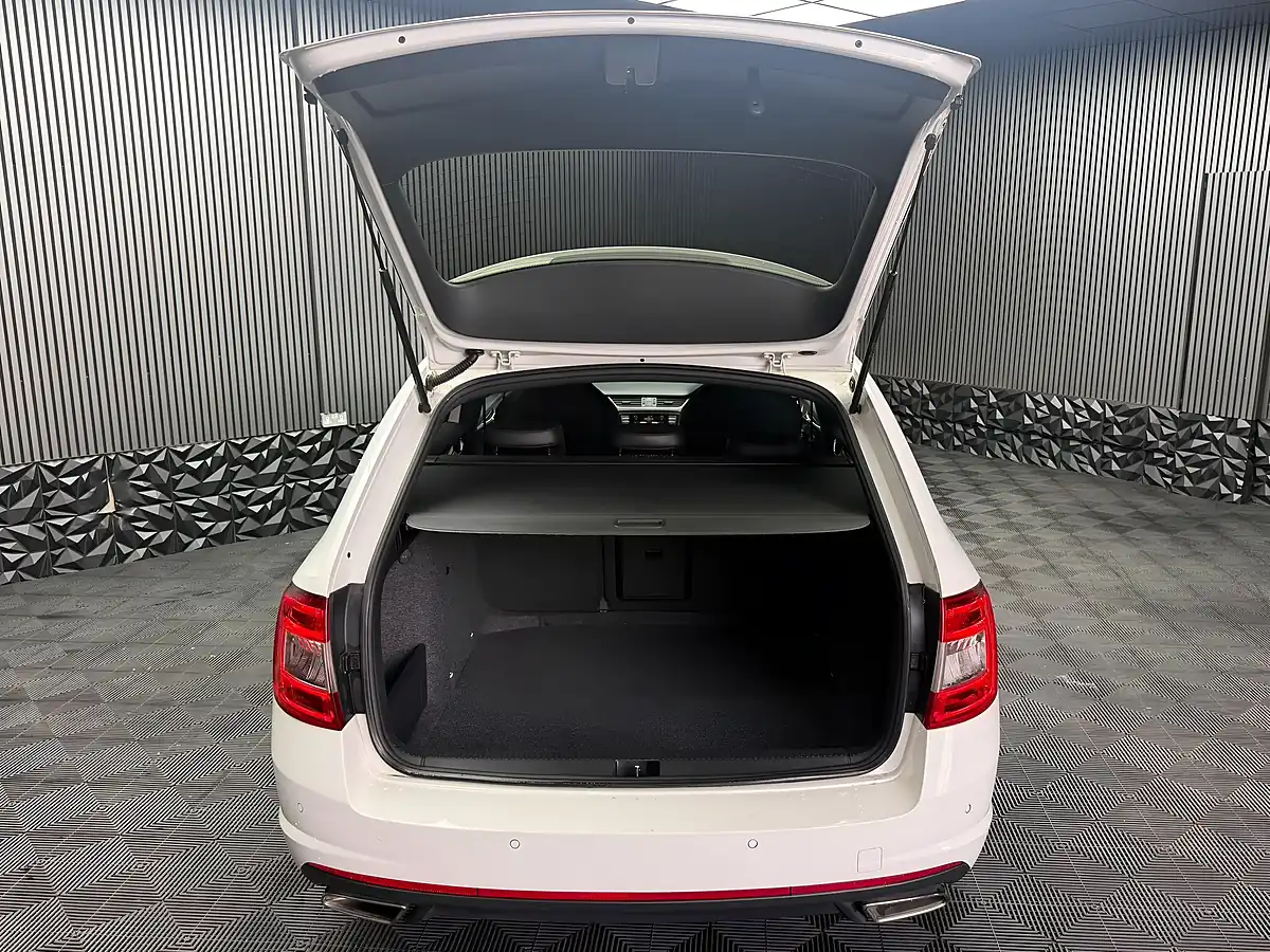 Used 2015 Skoda Octavia VRS White - Interior and Exterior details 17