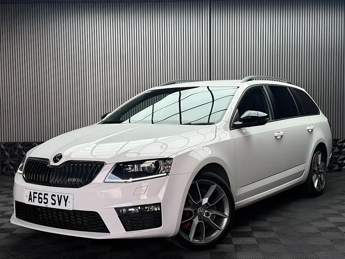 Used 2015 Skoda Octavia VRS White - Interior and Exterior details 3