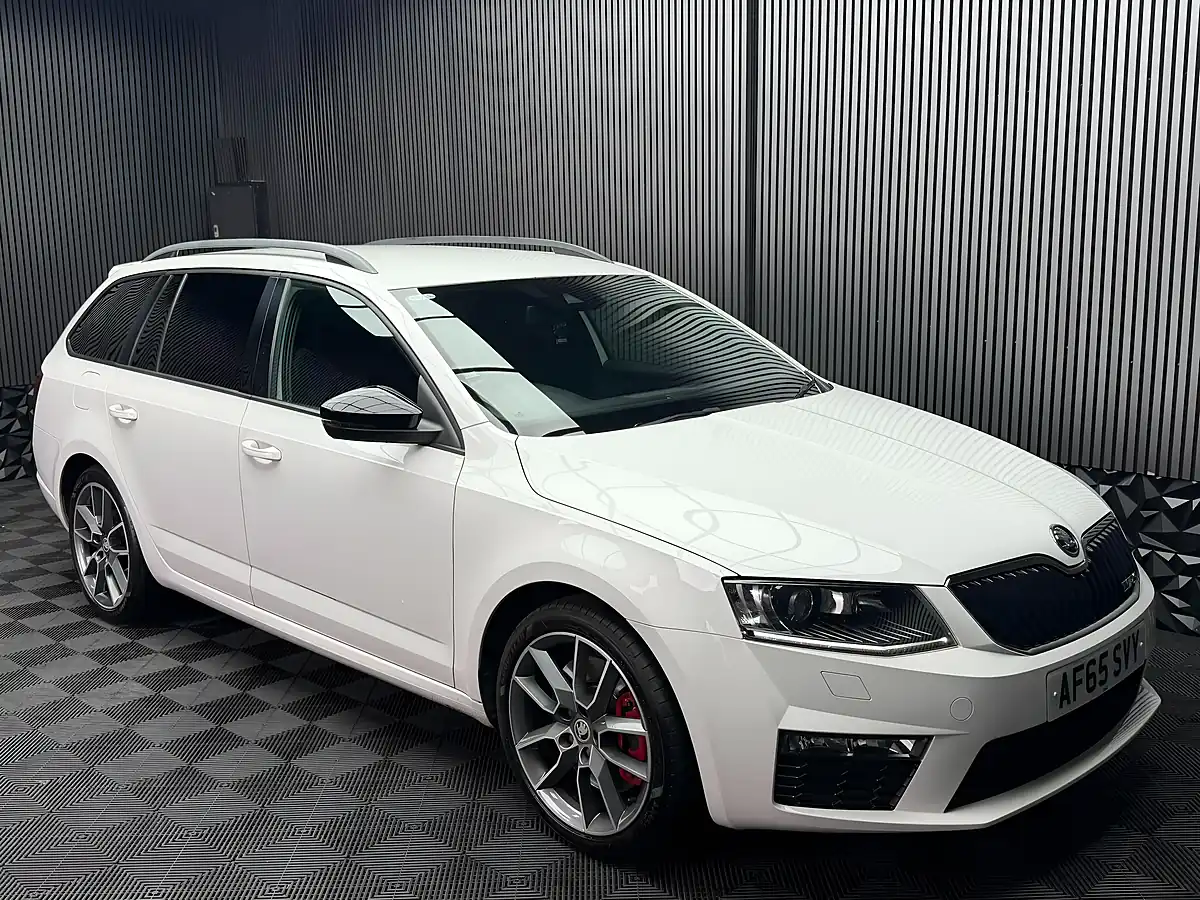 Used 2015 Skoda Octavia VRS White - Interior and Exterior details 6