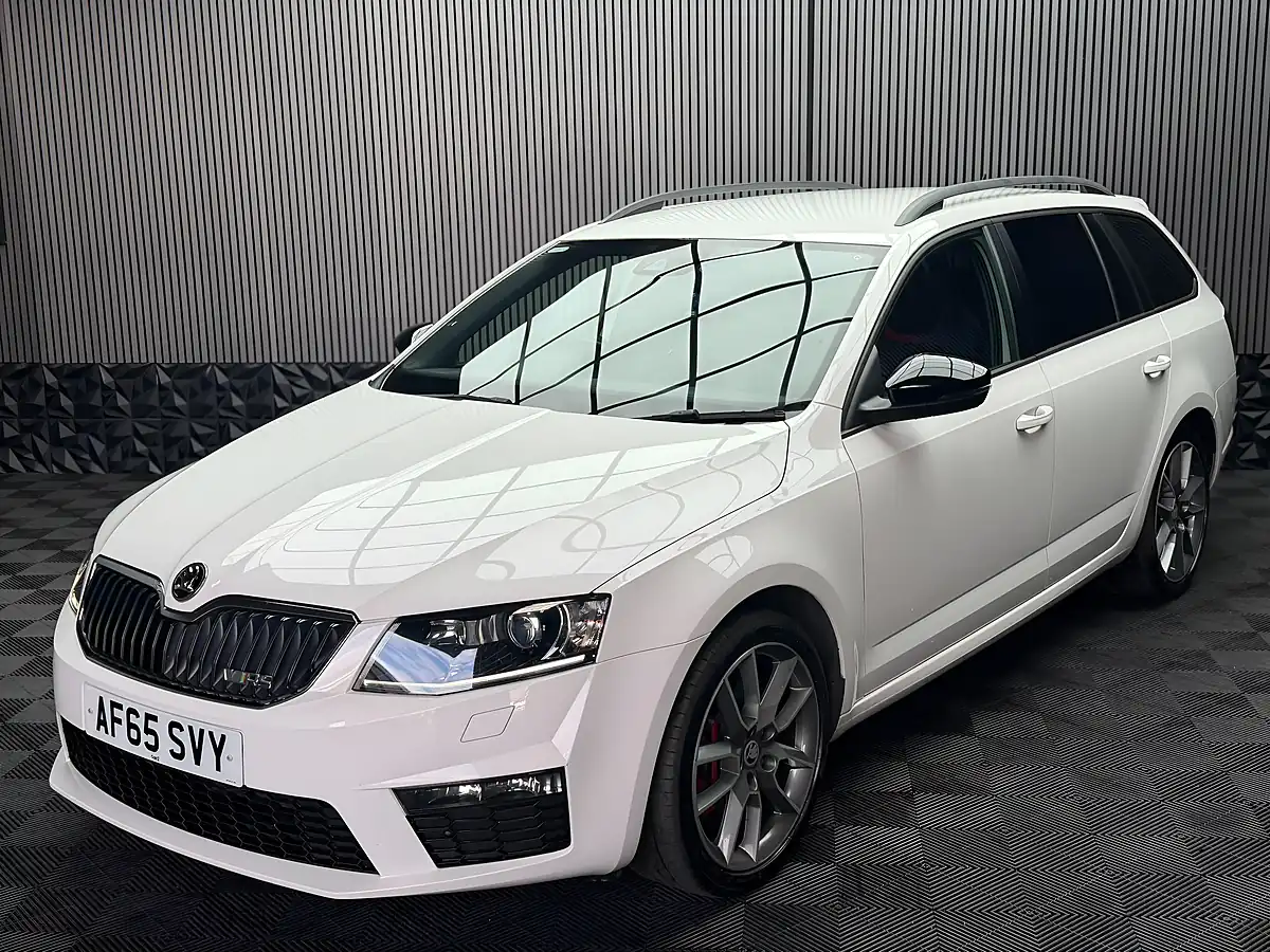 Used 2015 Skoda Octavia VRS White - Interior and Exterior details 9