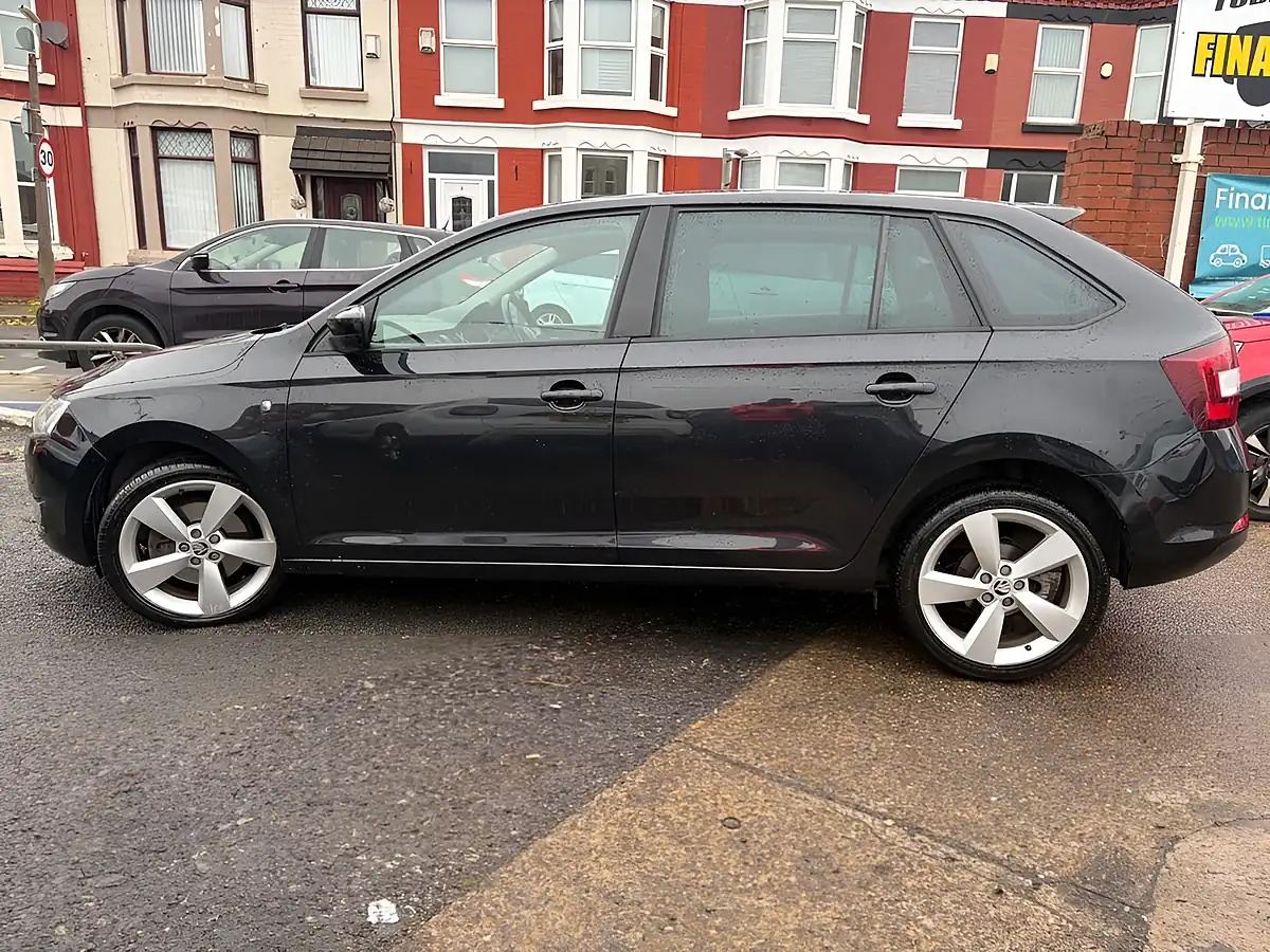 Used 2015 Skoda Rapid Spaceback Se Sport Black - Interior and Exterior details 4