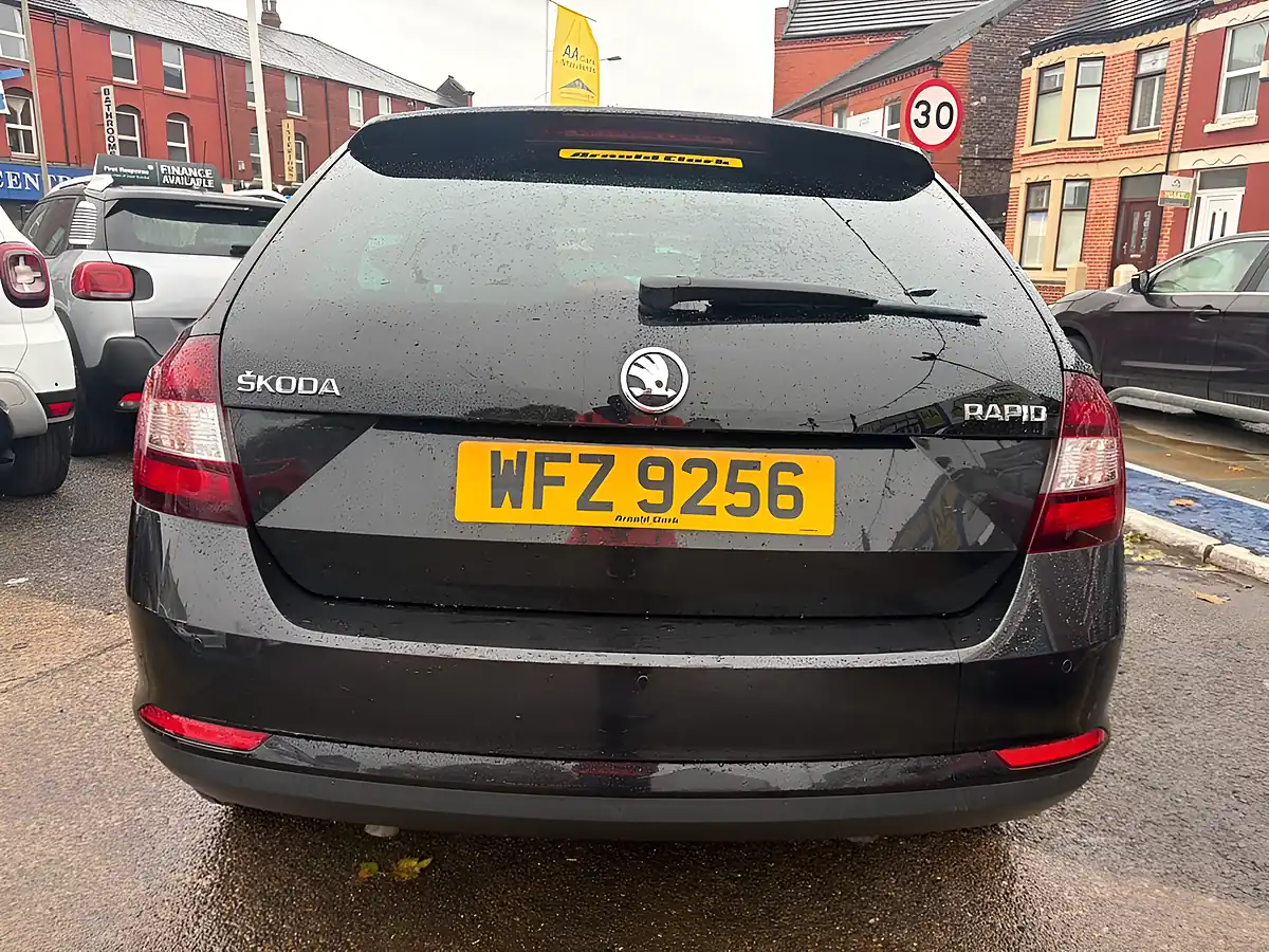 Used 2015 Skoda Rapid Spaceback Se Sport Black - Interior and Exterior details 6