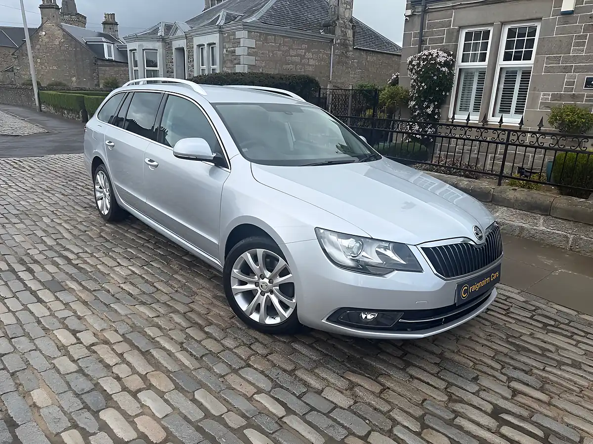 Used 2015 Skoda Superb Se Business Brilliant Silver - Front View