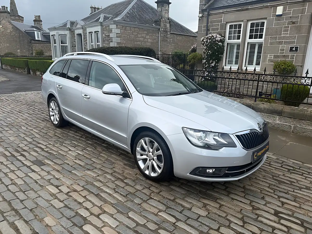 Used 2015 Skoda Superb Se Business Brilliant Silver - Interior and Exterior details 11