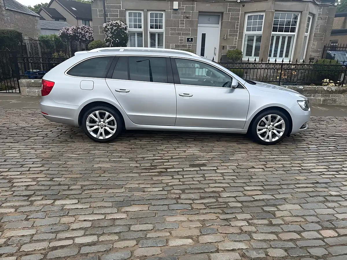 Used 2015 Skoda Superb Se Business Brilliant Silver - Interior and Exterior details 12