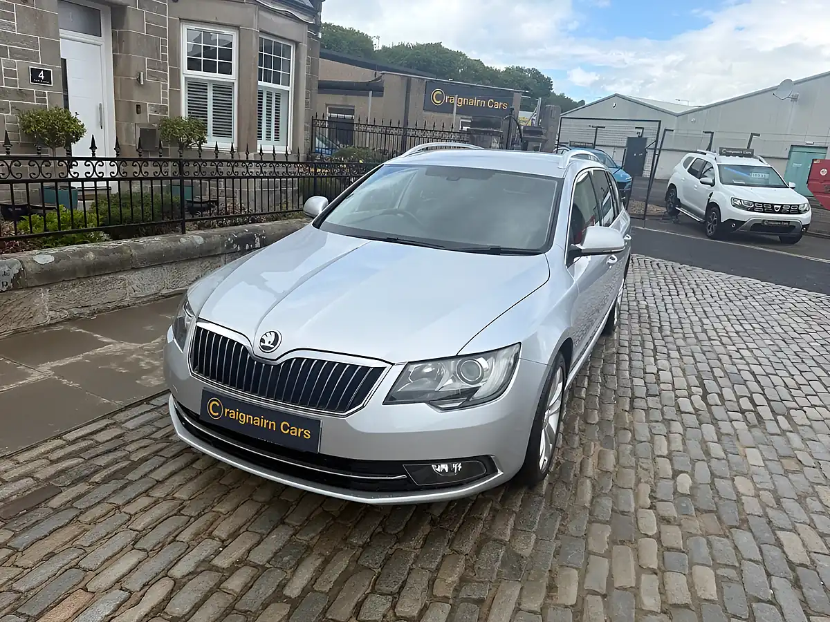 Used 2015 Skoda Superb Se Business Brilliant Silver - Interior and Exterior details 16