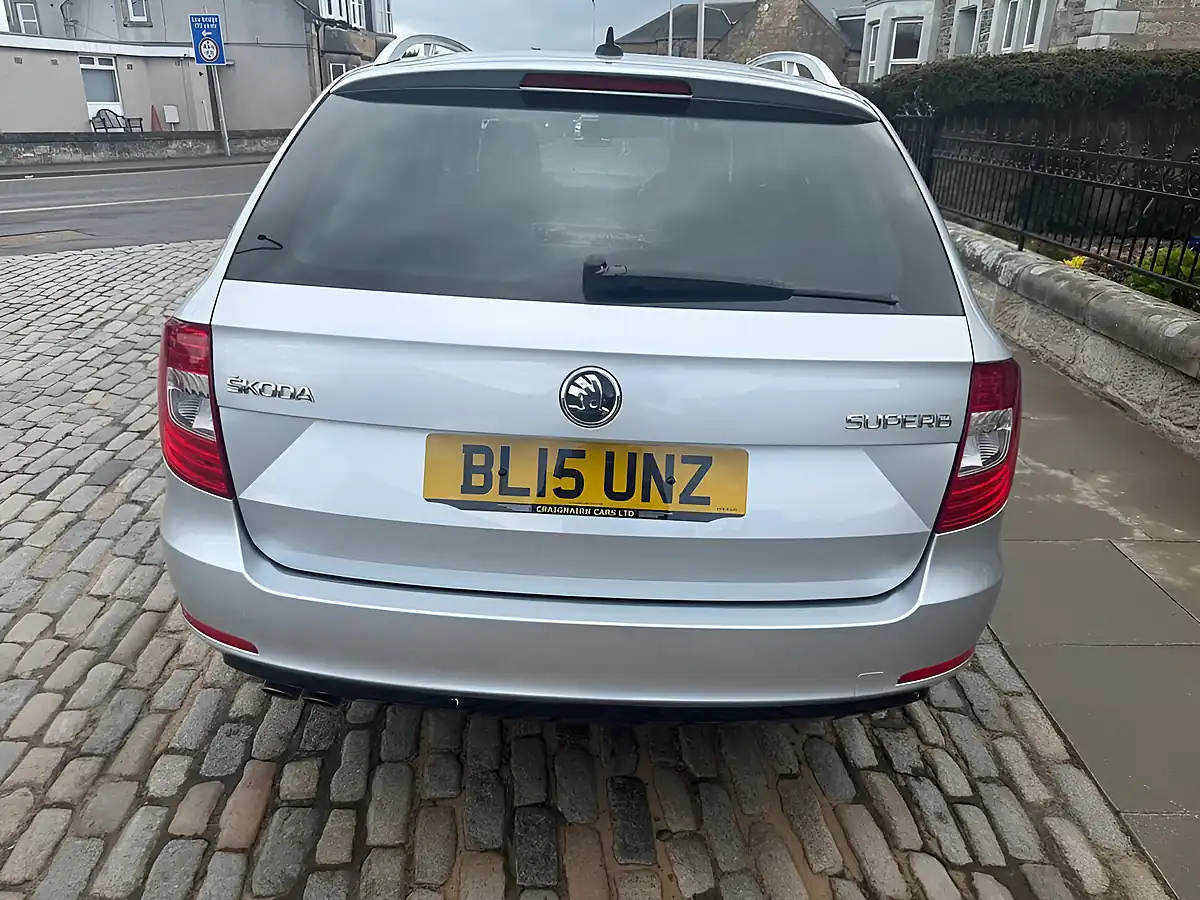 Used 2015 Skoda Superb Se Business Brilliant Silver - Interior and Exterior details 17