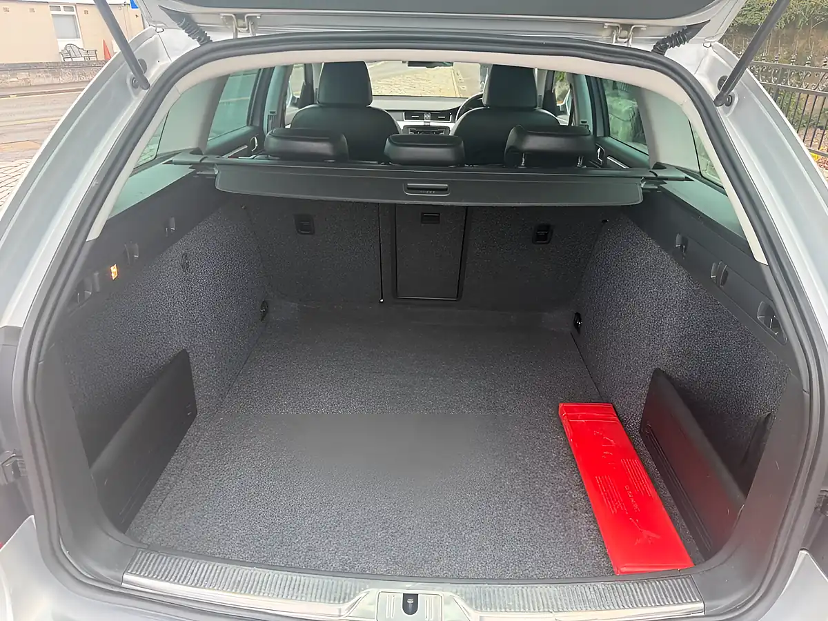 Used 2015 Skoda Superb Se Business Brilliant Silver - Interior and Exterior details 18