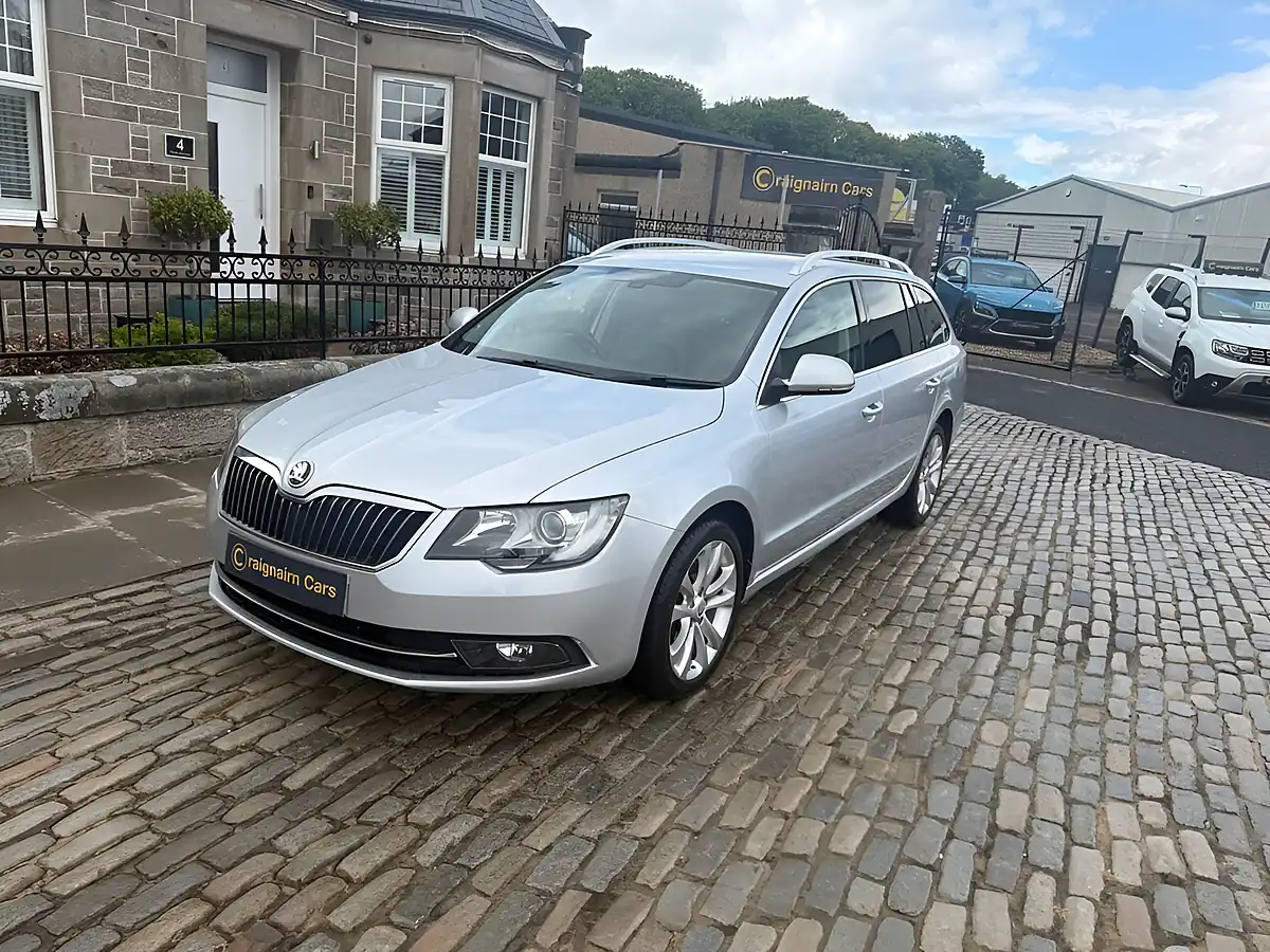 Used 2015 Skoda Superb Se Business Brilliant Silver - Interior and Exterior details 3