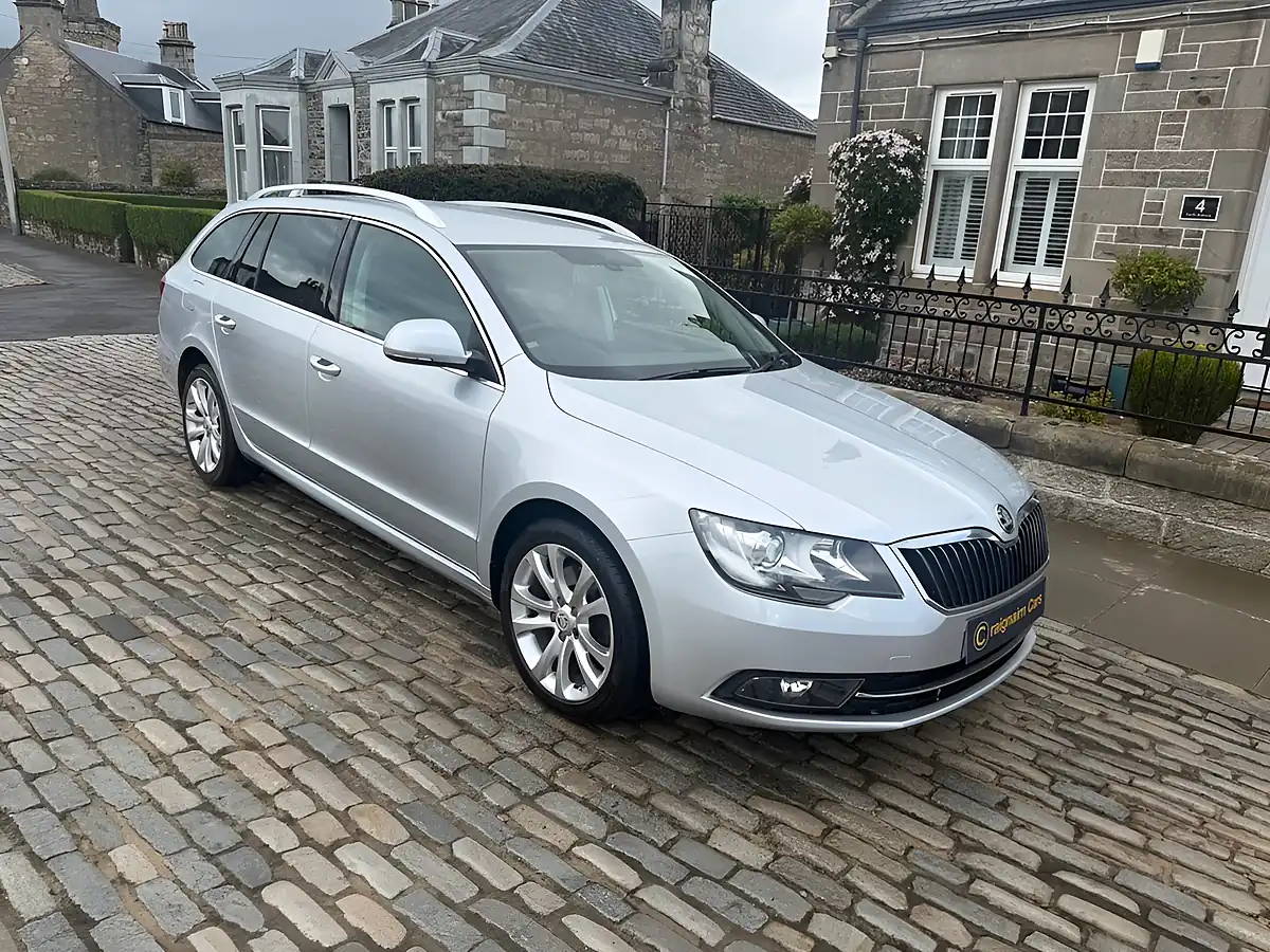 Used 2015 Skoda Superb Se Business Brilliant Silver - Interior and Exterior details 7