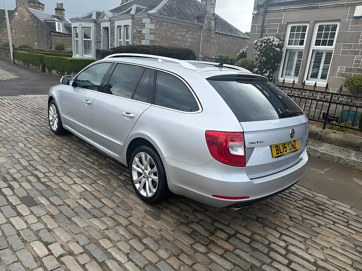 Used 2015 Skoda Superb Se Business Brilliant Silver - Interior and Exterior details 8