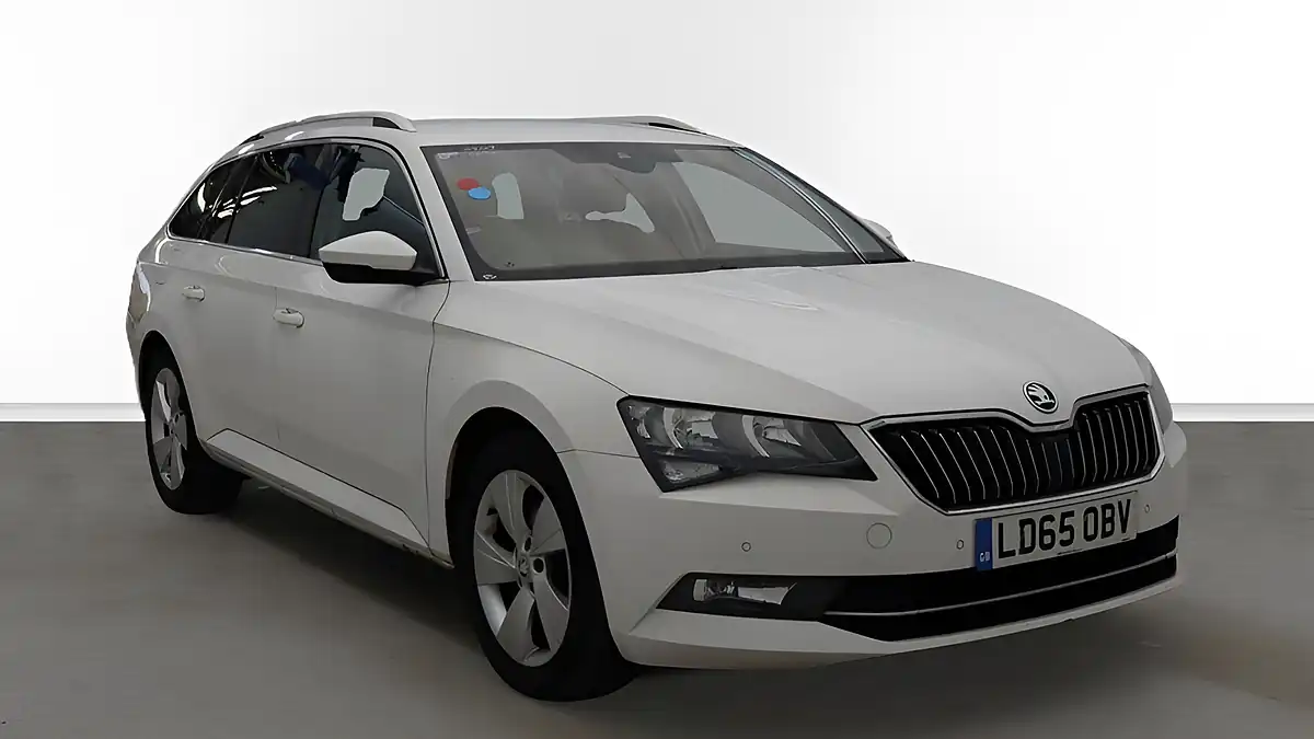 Used 2015 Skoda Superb Se Business White - Front View