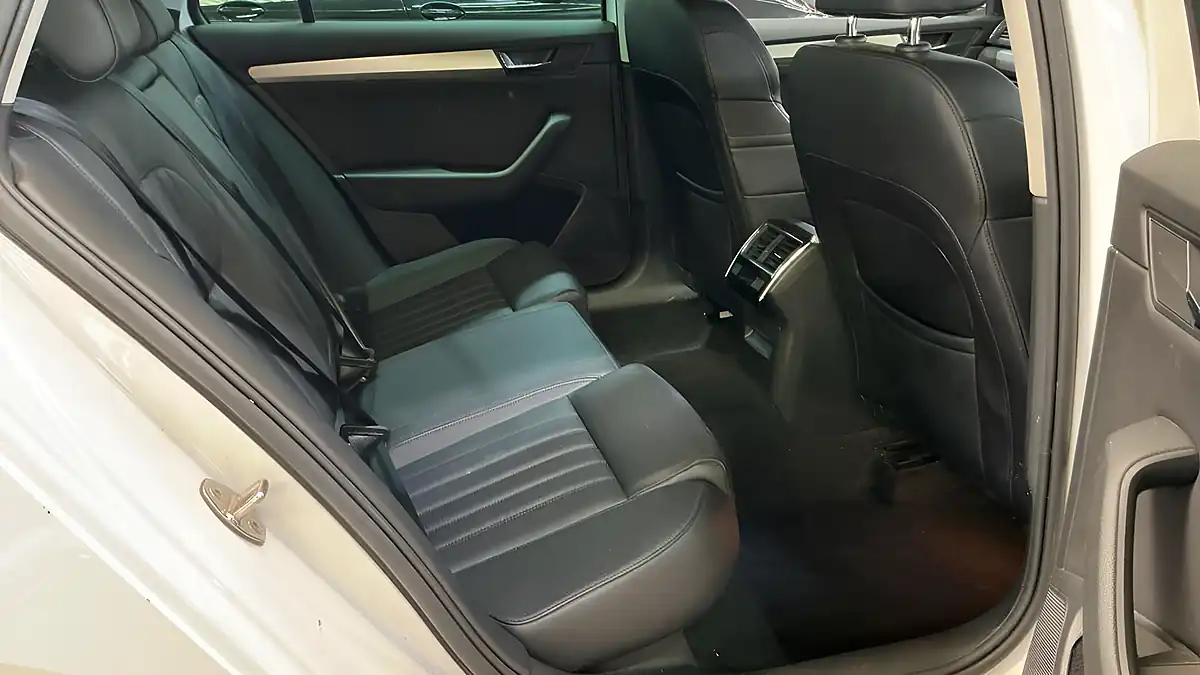 Used 2015 Skoda Superb Se Business White - Interior and Exterior details 10