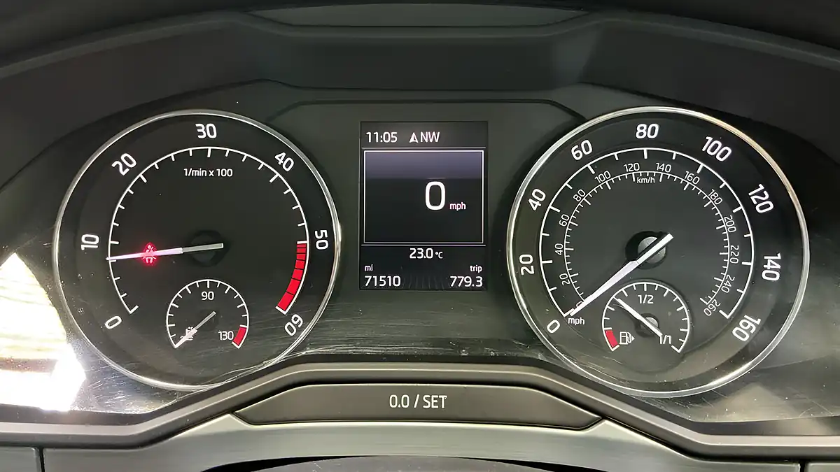 Used 2015 Skoda Superb Se Business White - Interior and Exterior details 11