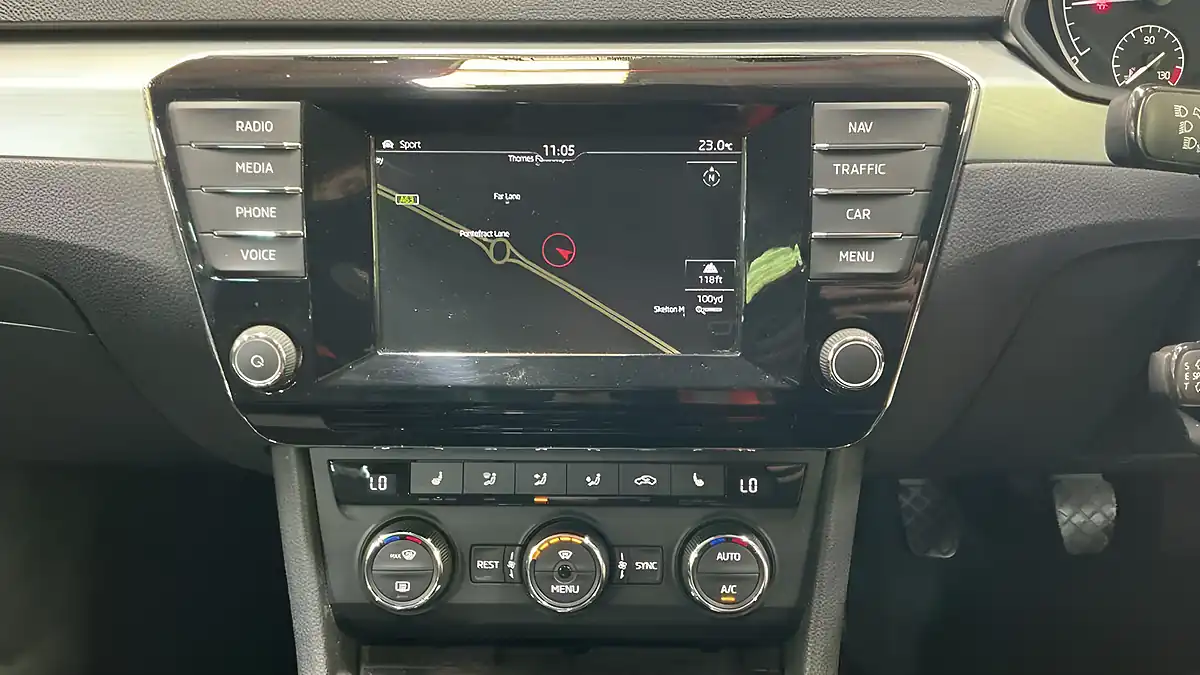 Used 2015 Skoda Superb Se Business White - Interior and Exterior details 12