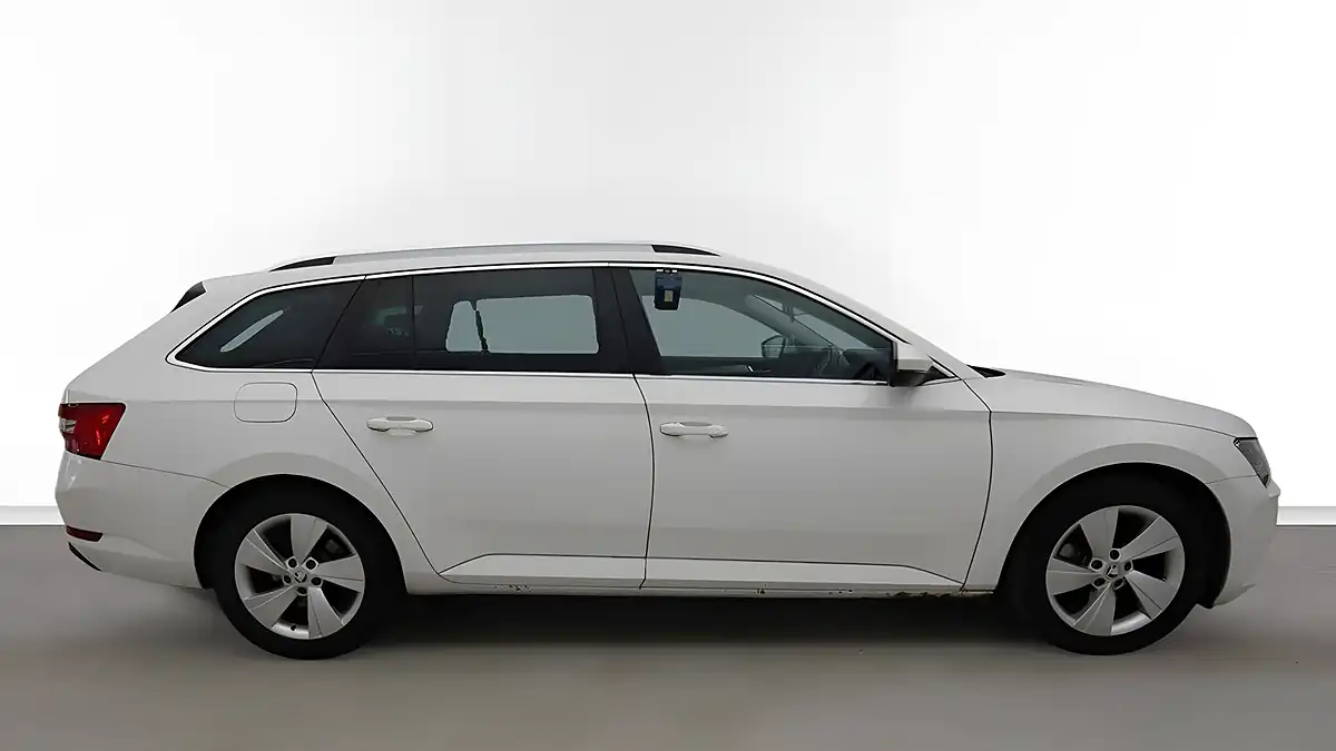 Used 2015 Skoda Superb Se Business White - Interior and Exterior details 5