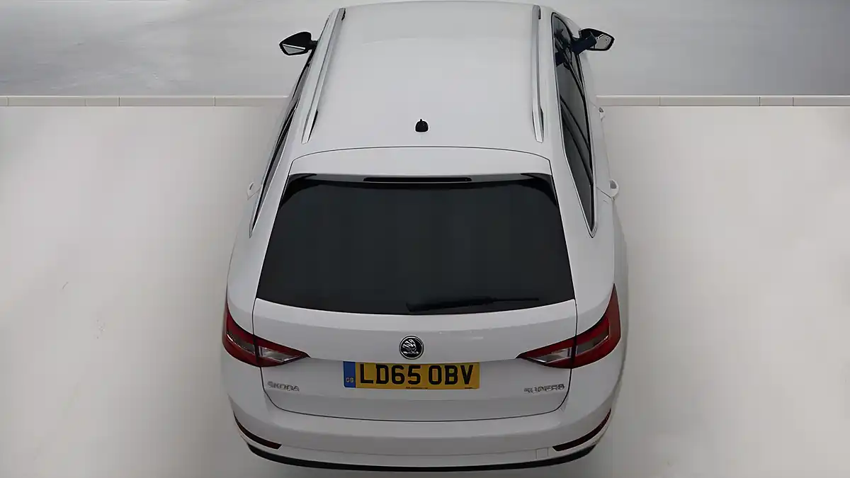 Used 2015 Skoda Superb Se Business White - Interior and Exterior details 8