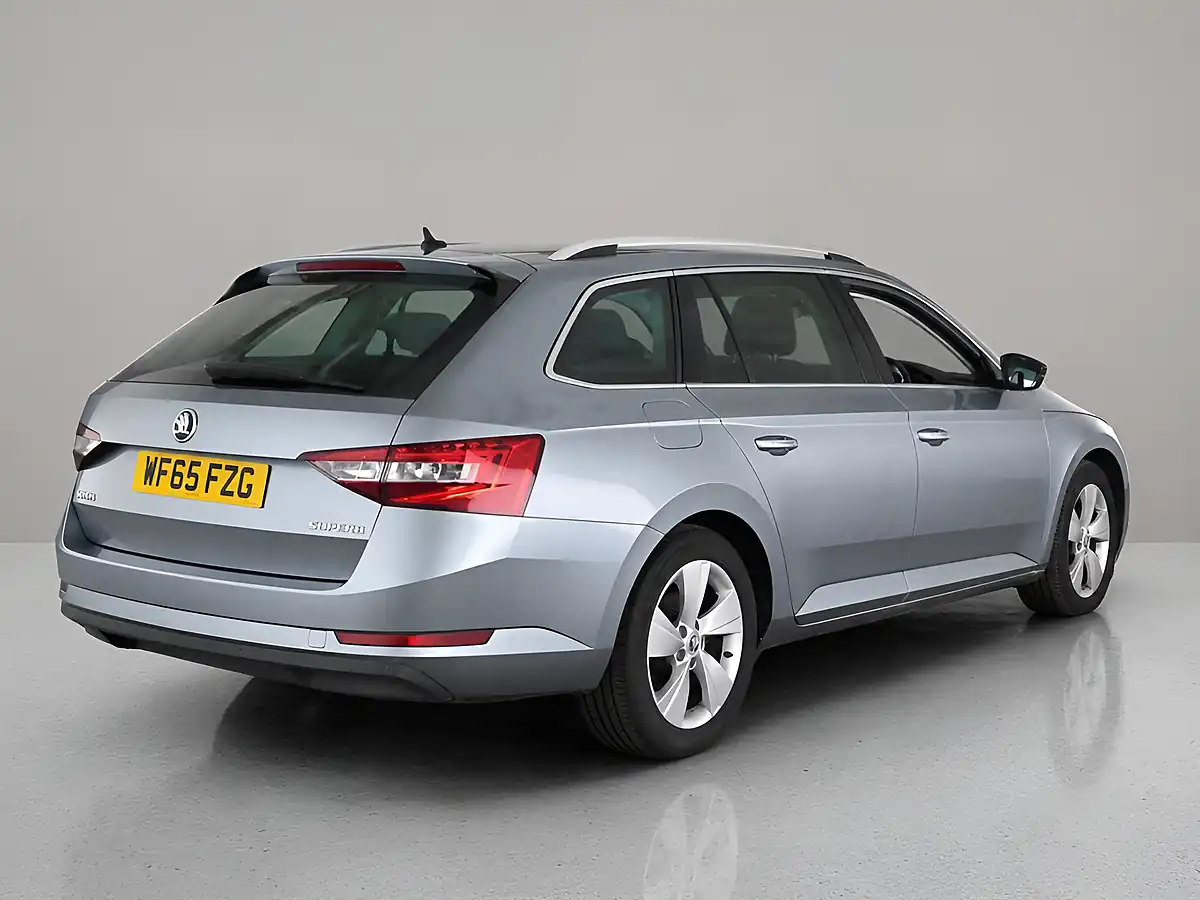 Used 2015 Skoda Superb Se Edition Grey - Interior and Exterior details 7