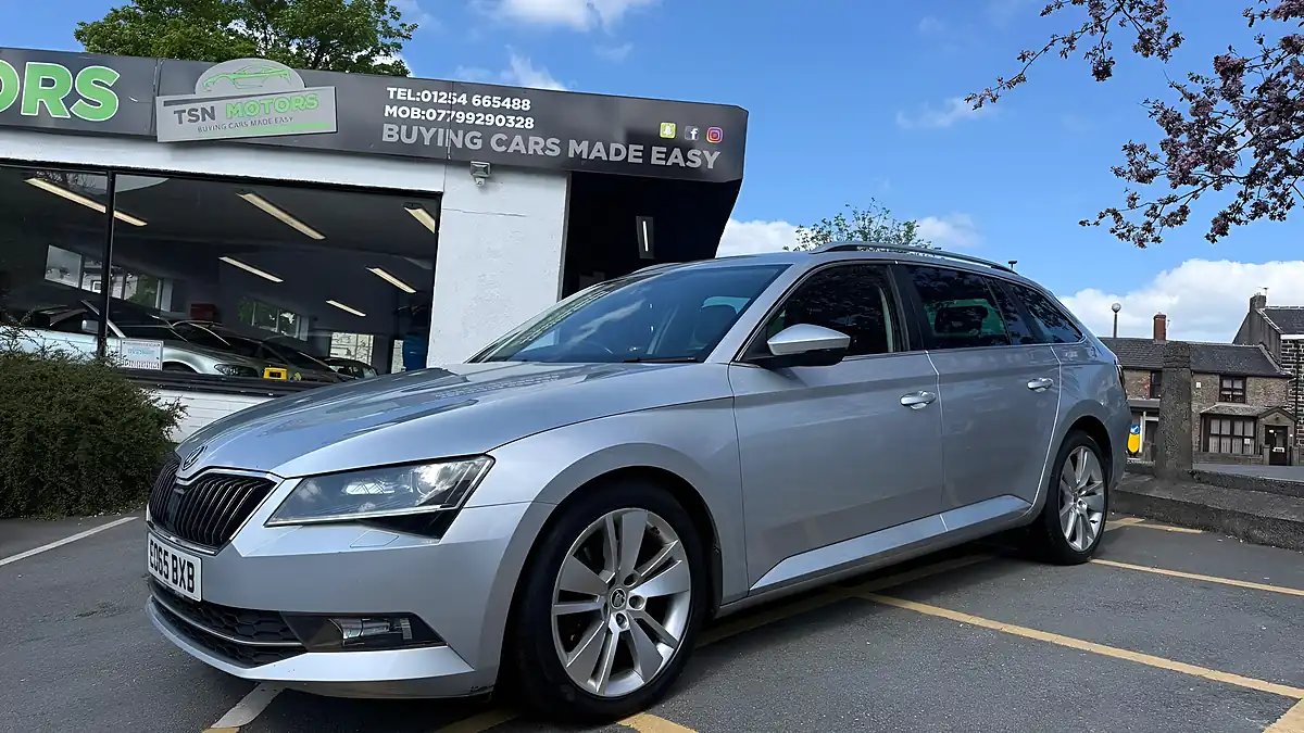 Used 2015 Skoda Superb Se L Executive Silver - Interior and Exterior details 10