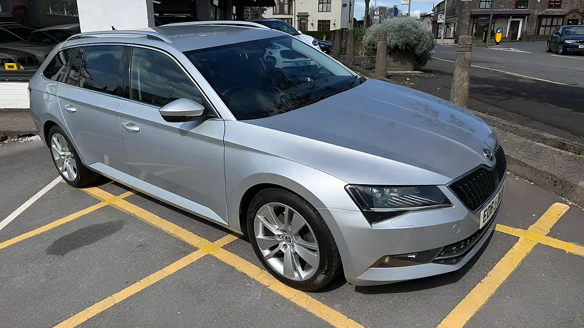 Used 2015 Skoda Superb Se L Executive Silver - Interior and Exterior details 11