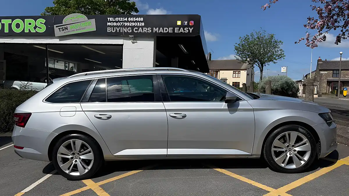 Used 2015 Skoda Superb Se L Executive Silver - Interior and Exterior details 14