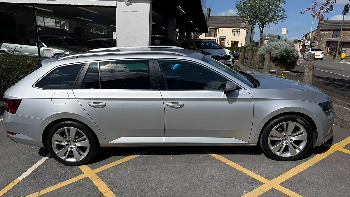 Used 2015 Skoda Superb Se L Executive Silver - Interior and Exterior details 16