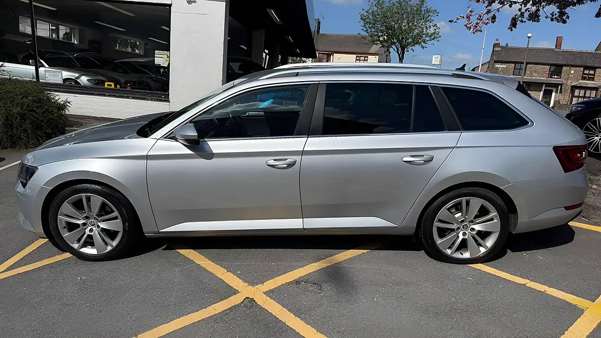 Used 2015 Skoda Superb Se L Executive Silver - Interior and Exterior details 17