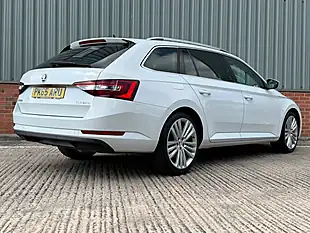 Used 2015 Skoda Superb Se L Executive White - Interior and Exterior details 11