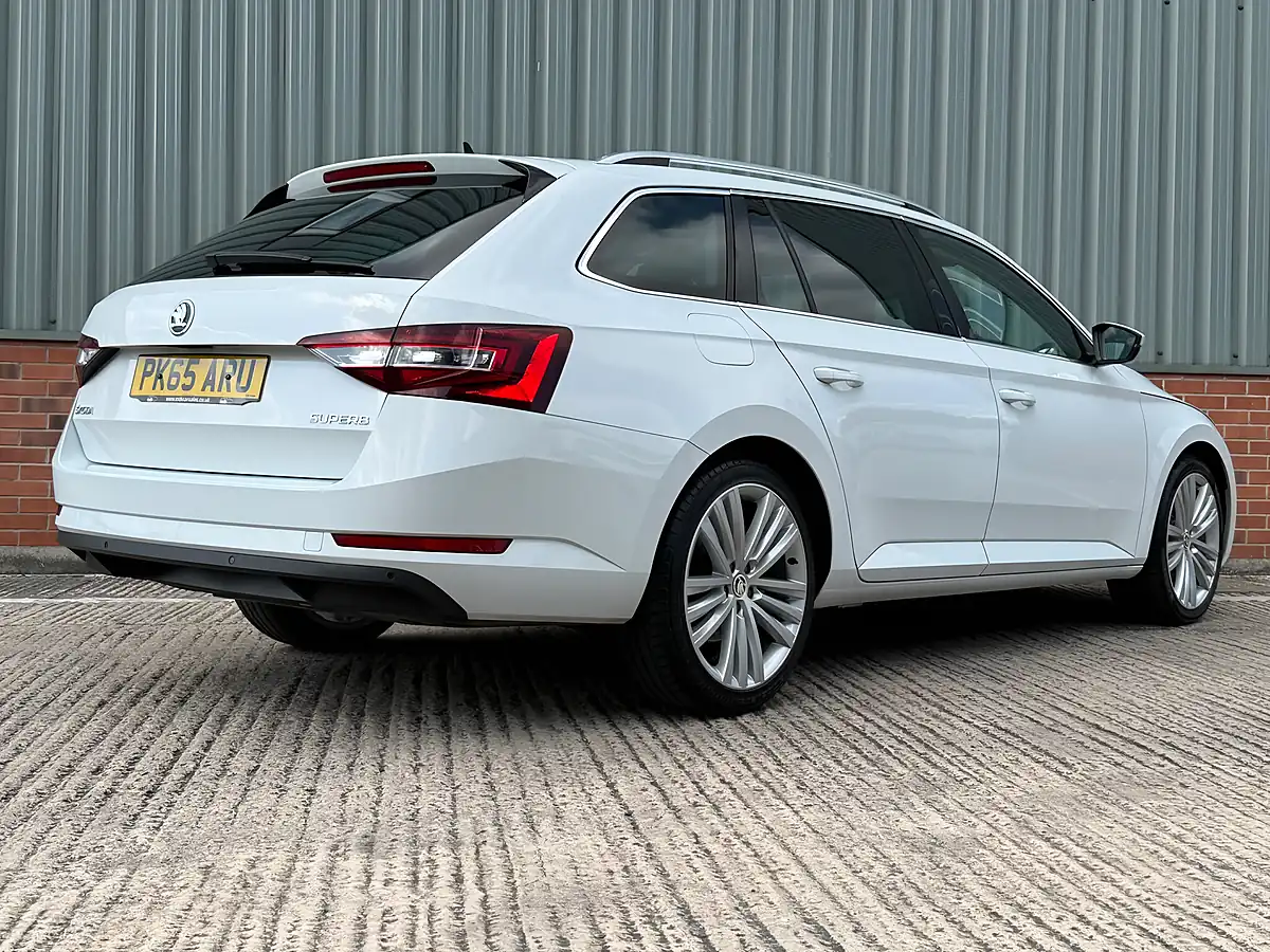 Used 2015 Skoda Superb Se L Executive White - Interior and Exterior details 11