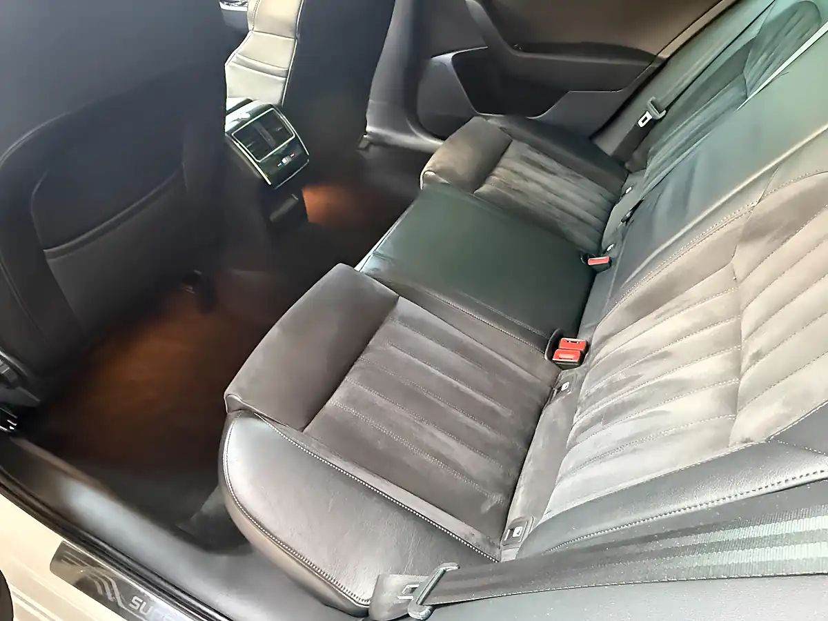 Used 2015 Skoda Superb Se L Executive White - Interior and Exterior details 14