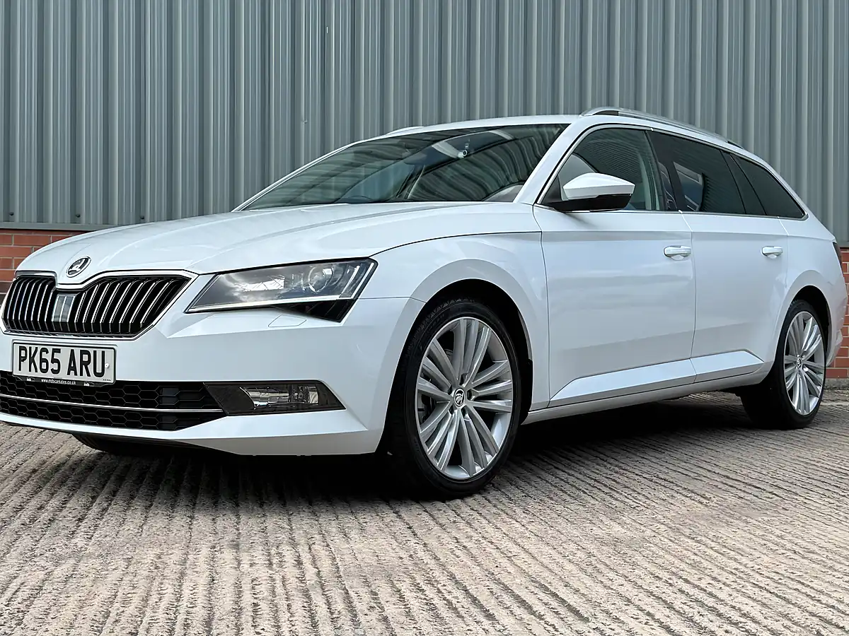 Used 2015 Skoda Superb Se L Executive White - Interior and Exterior details 3