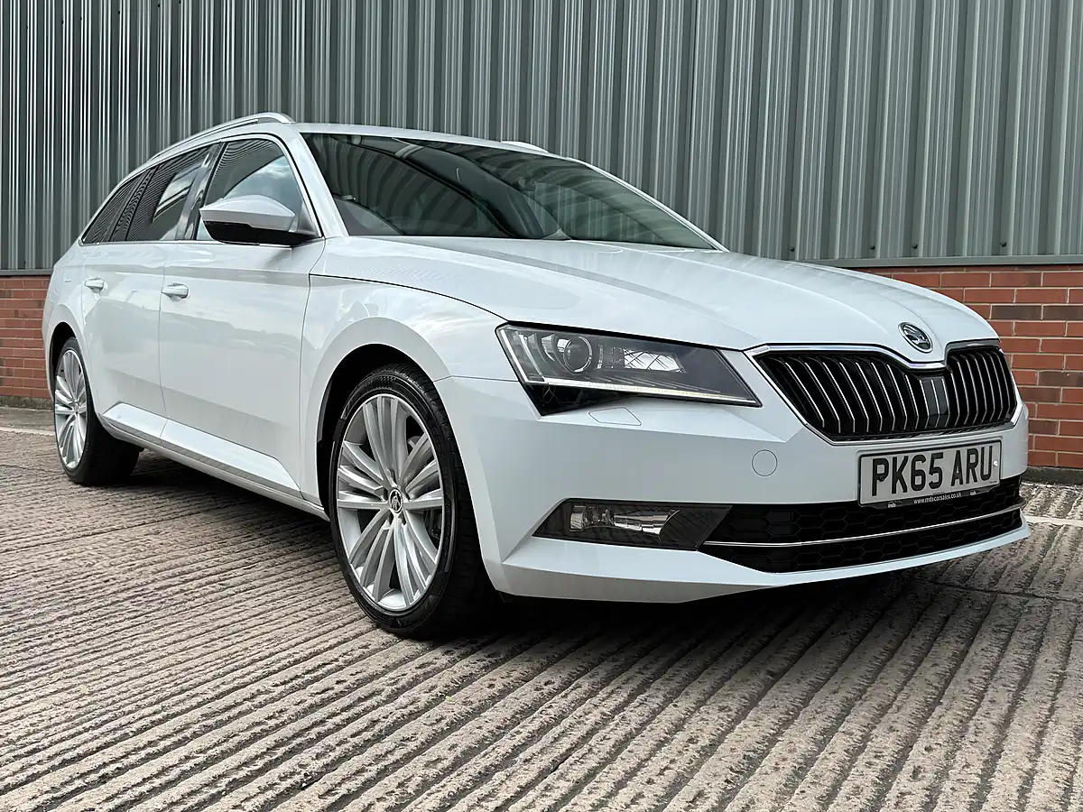 Used 2015 Skoda Superb Se L Executive White - Interior and Exterior details 5