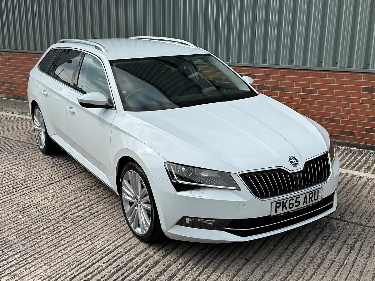 Used 2015 Skoda Superb Se L Executive White - Interior and Exterior details 6