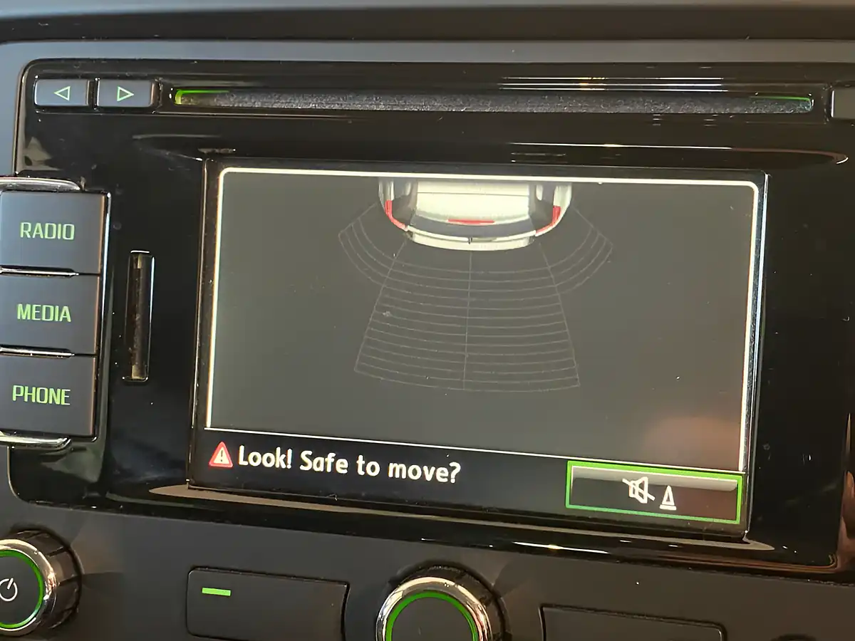 Used 2015 Skoda Yeti Black Edition White - Interior and Exterior details 11