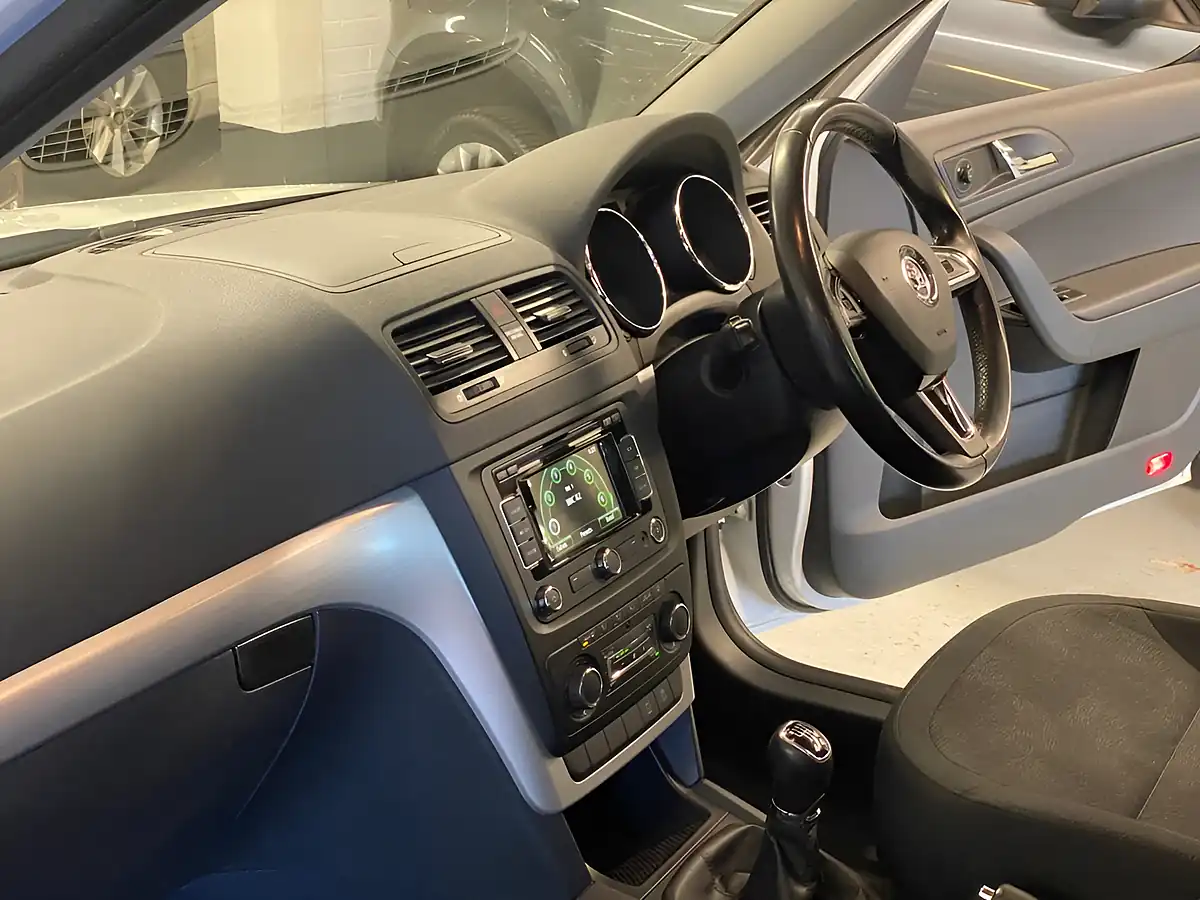Used 2015 Skoda Yeti Black Edition White - Interior and Exterior details 12