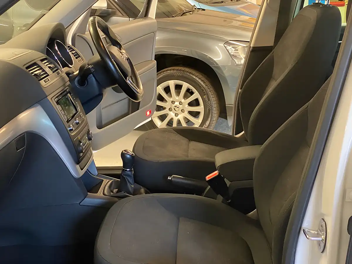 Used 2015 Skoda Yeti Black Edition White - Interior and Exterior details 13