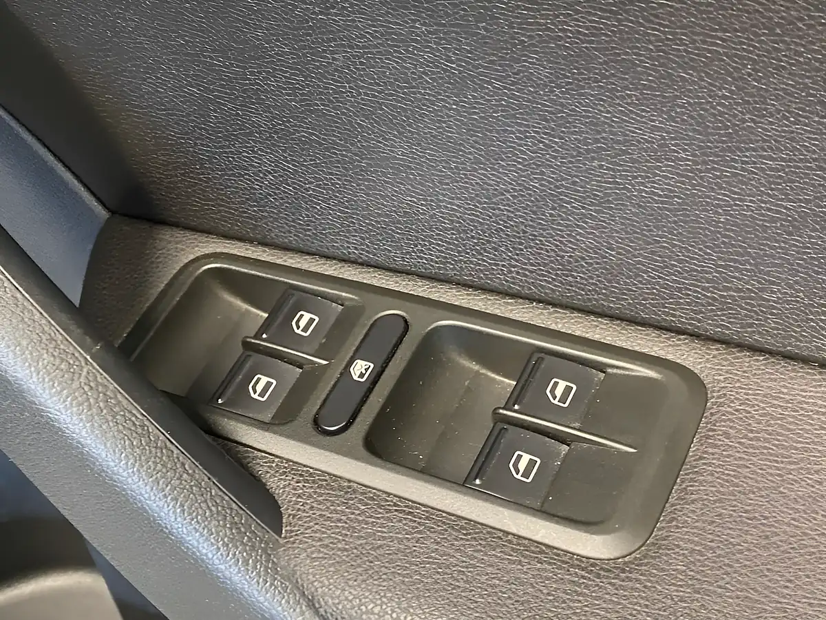 Used 2015 Skoda Yeti Black Edition White - Interior and Exterior details 15