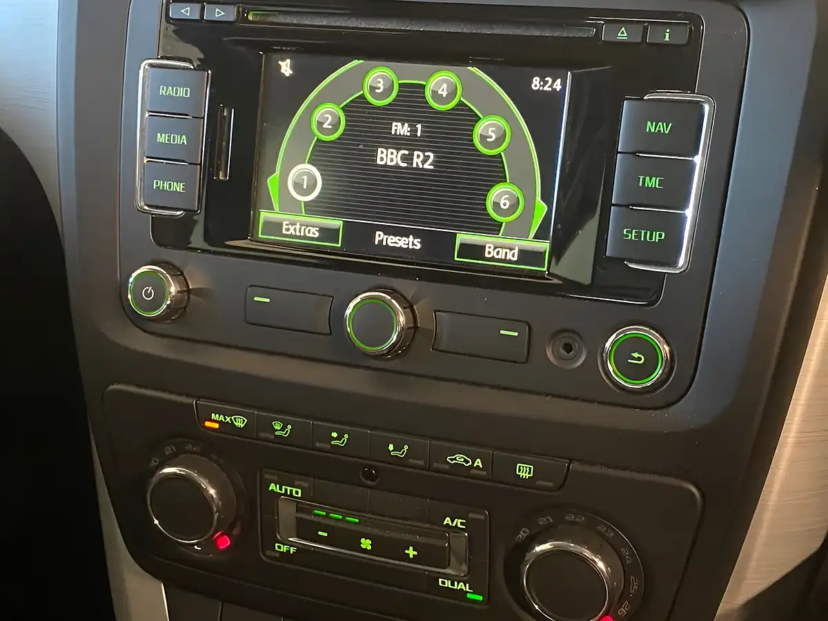 Used 2015 Skoda Yeti Black Edition White - Interior and Exterior details 17