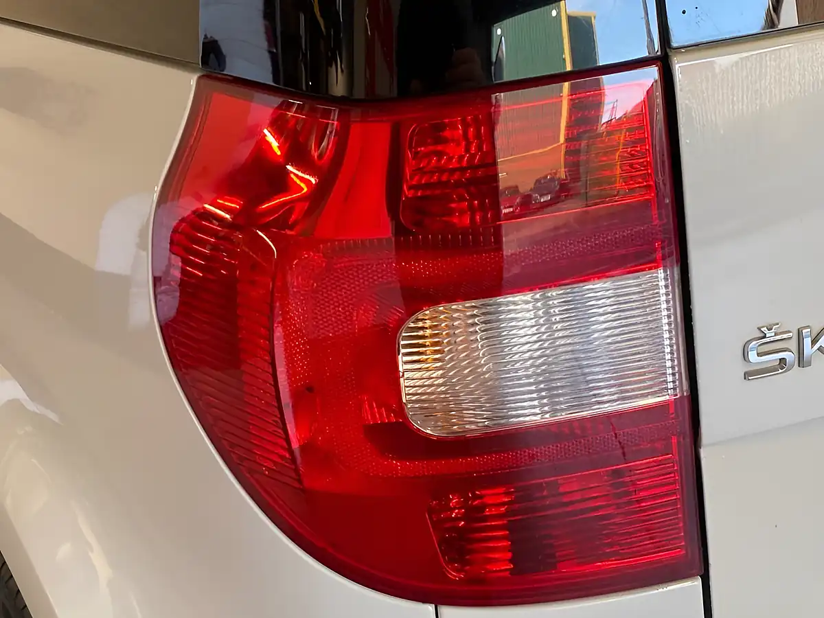 Used 2015 Skoda Yeti Black Edition White - Interior and Exterior details 20