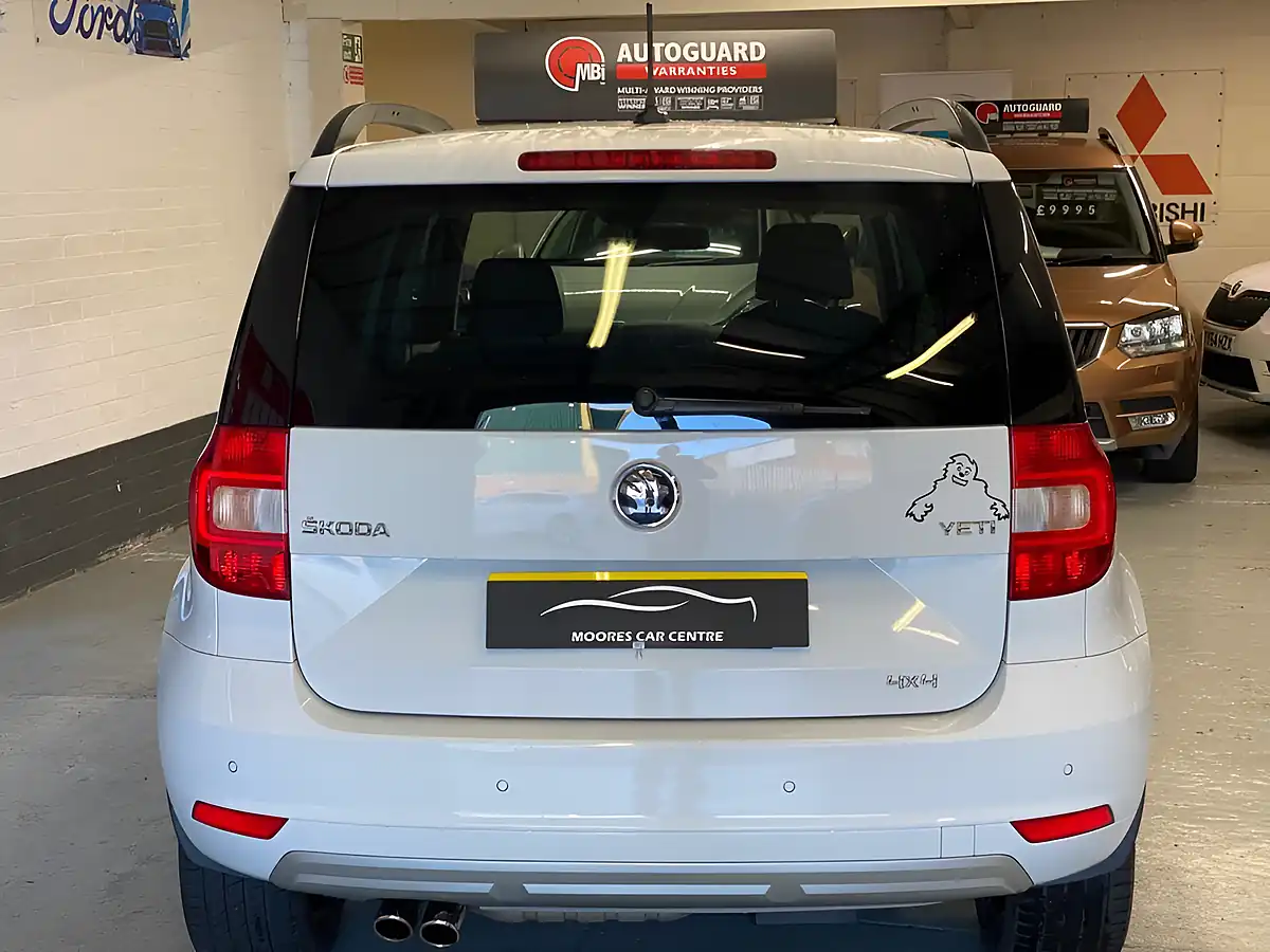 Used 2015 Skoda Yeti Black Edition White - Interior and Exterior details 8